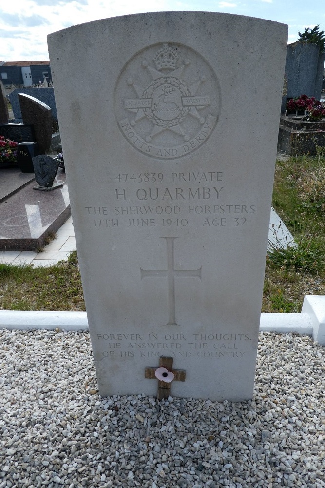 Commonwealth War Graves Angoulins #3