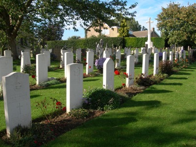 Commonwealth War Graves St Andrew Churchyard