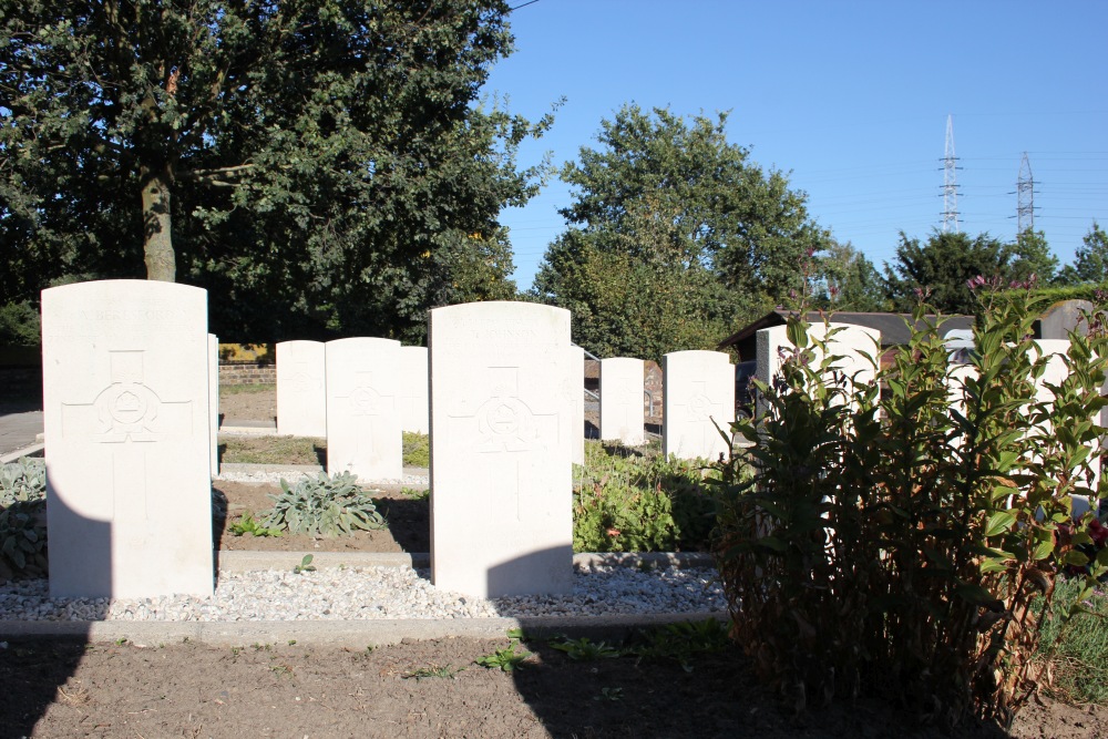 Commonwealth War Graves Waarmaarde #4
