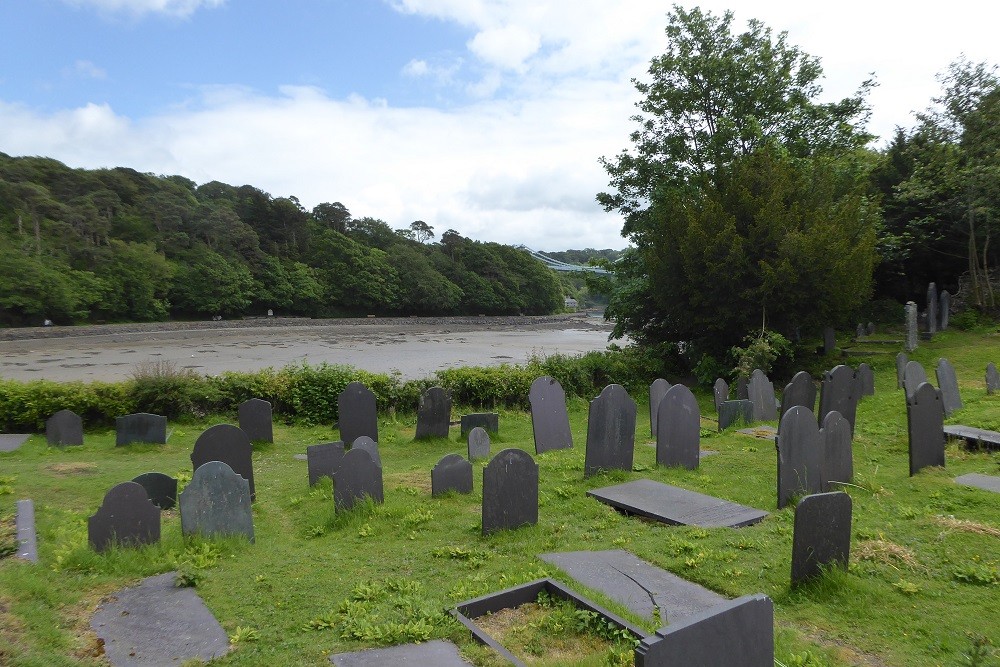 Commonwealth War Graves St. Tyssilio and St. Mary Churchyard #3