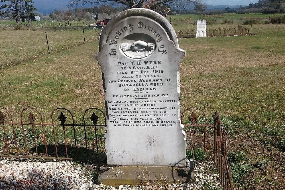 Commonwealth War Grave Chudleigh Cemetery #1