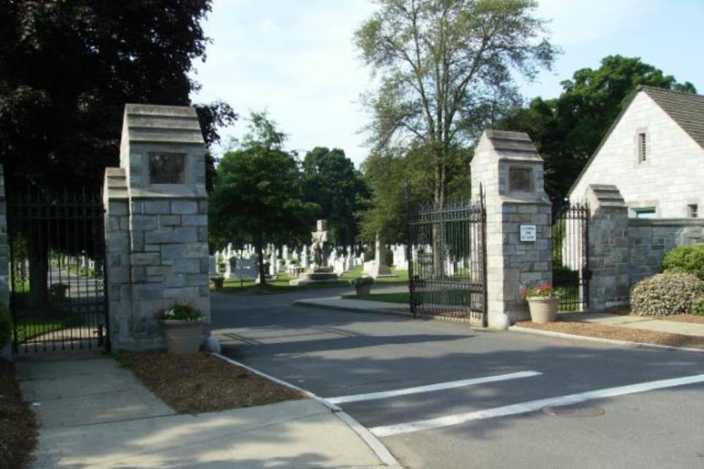 Commonwealth War Grave Saint Michael's Cemetery