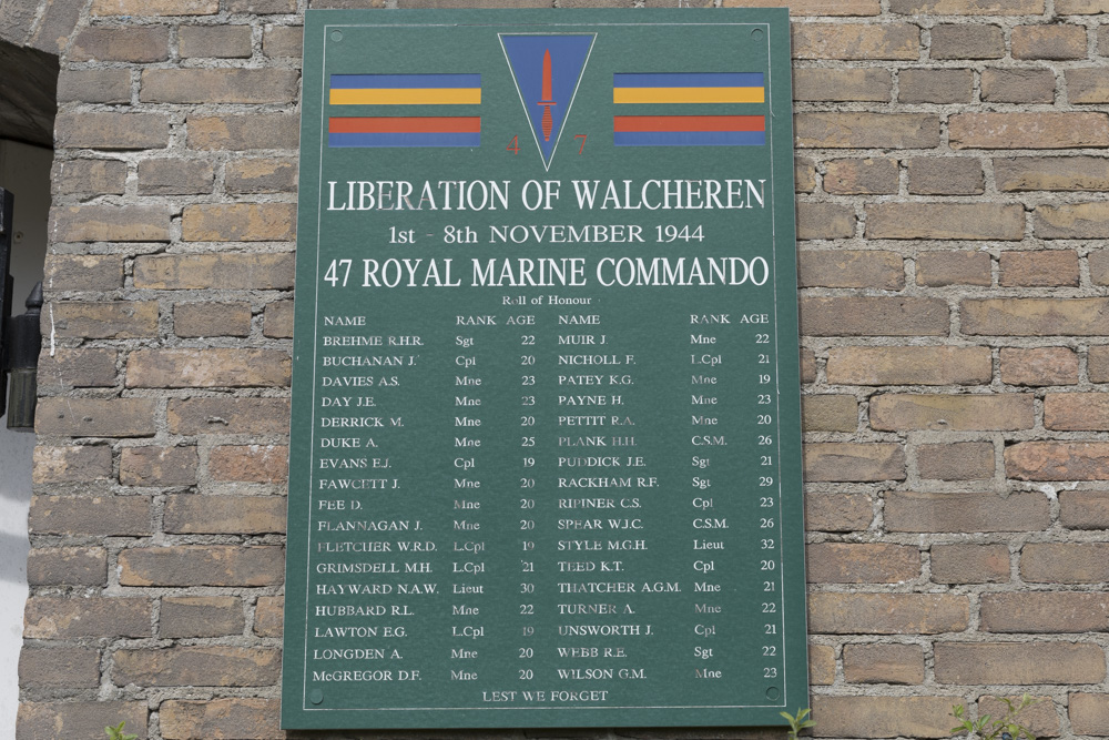 Gedenkteken 47th Royal Marines Commando Dishoek #1