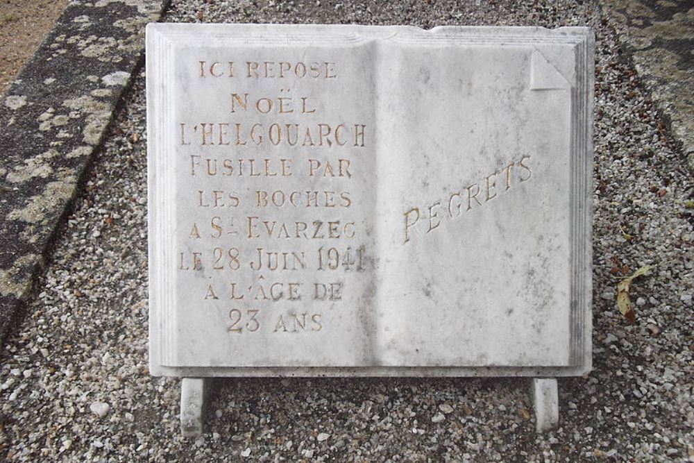 Grave of Executed Person in Loctudy #1