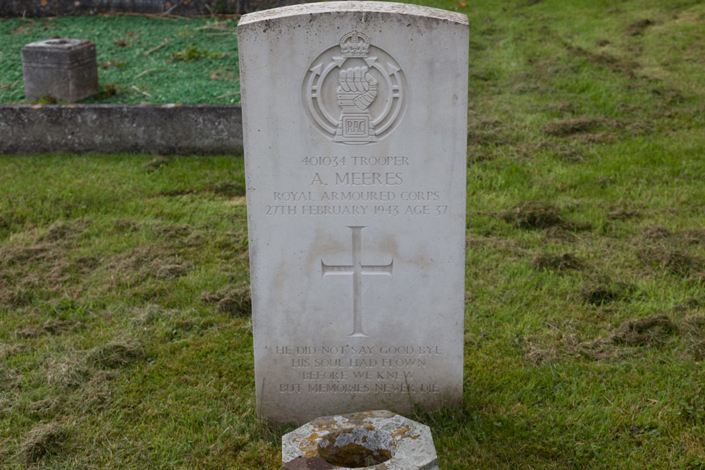 Commonwealth War Grave St Helen Churchyard #1