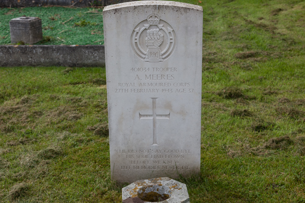 Oorlogsgraf van het Gemenebest St Helen Churchyard