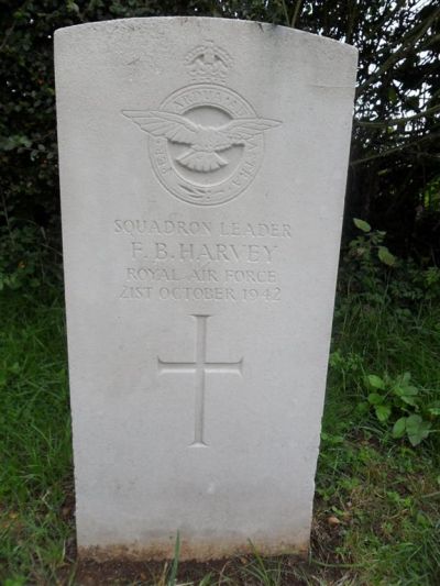 Commonwealth War Grave Holy Cross Churchyard