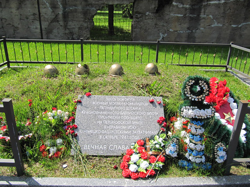 Mass Grave Soviet Soldiers Peterhof #1