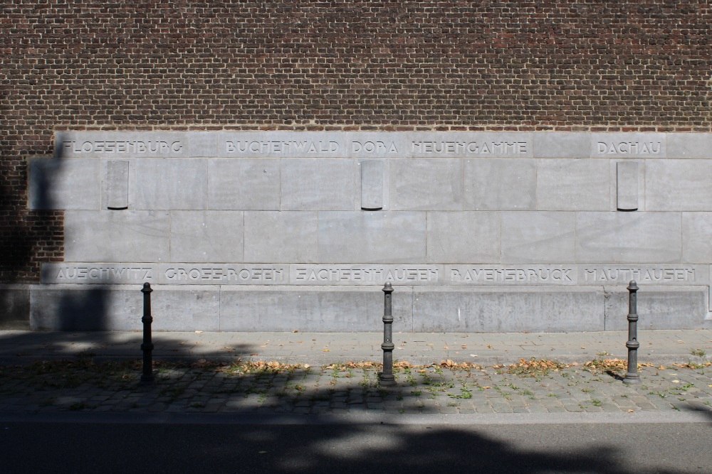 Monument Politieke Gevangenen Mons #4