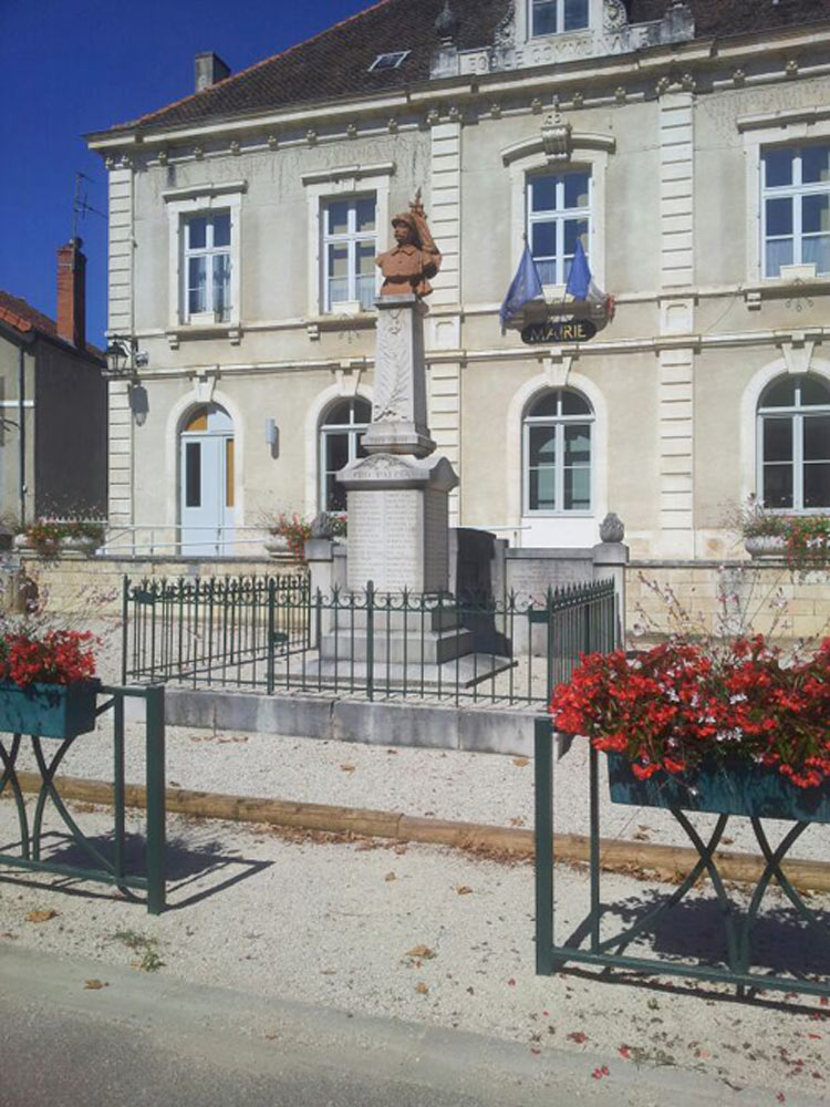 War Memorial Rully #2