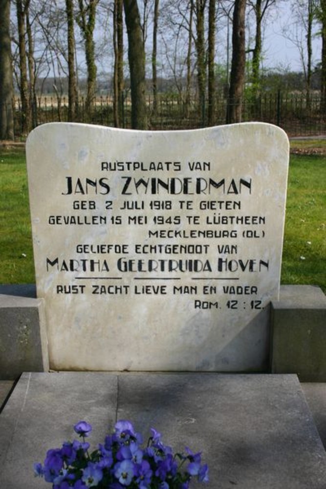 Nederlandse Oorlogsgraven Gemeentelijke Begraafplaats Gieten #4