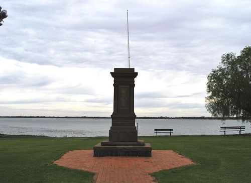 War Memorial Lake Cargelligo