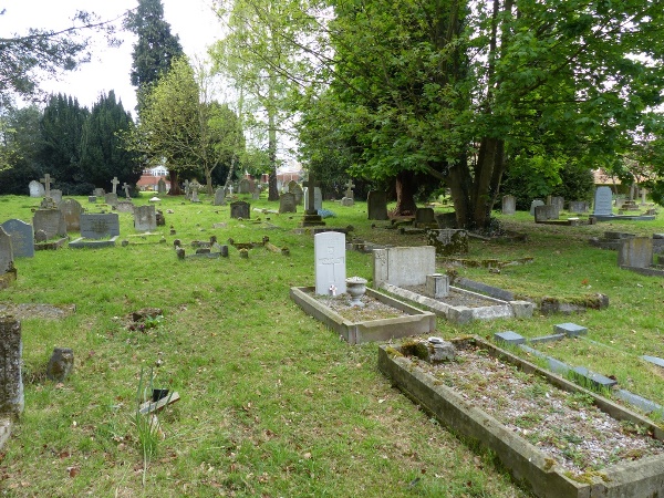 Commonwealth War Graves Flitwick Church Burial Ground #1