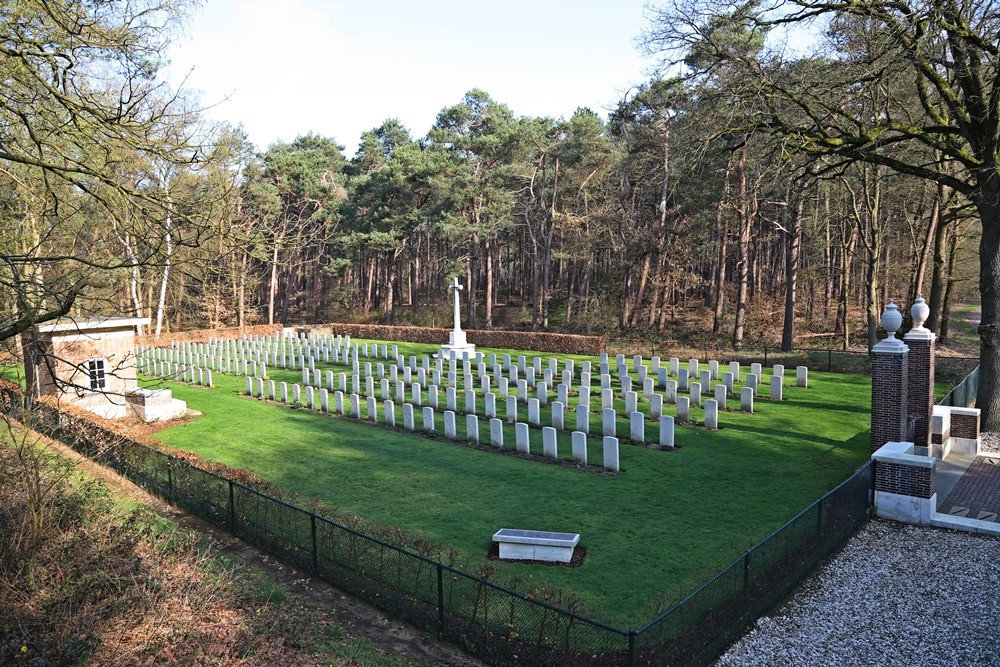 Oorlogsbegraafplaats van het Gemenebest Valkenswaard