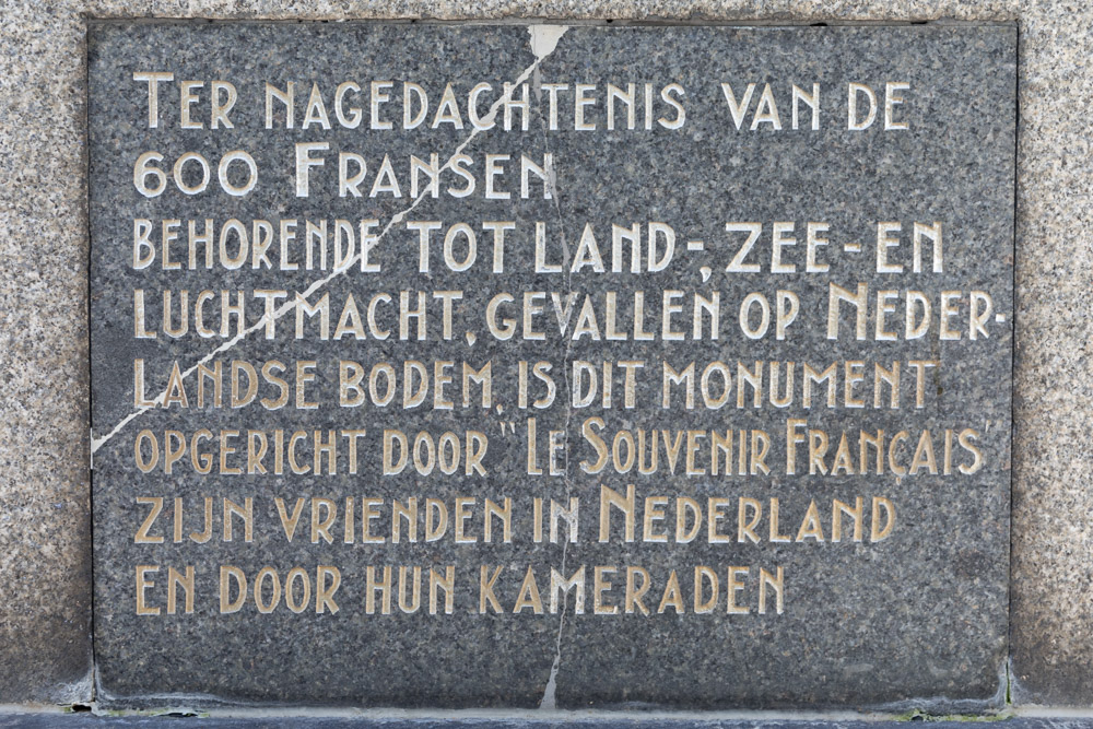 Monumenten Franse Oorlogsbegraafplaats Kapelle #3