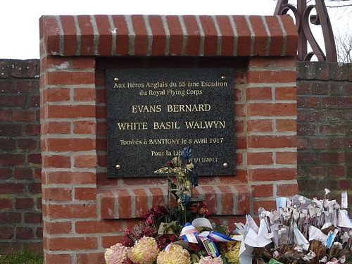 Monument Bernard Evans en Basil Walwyn White #2