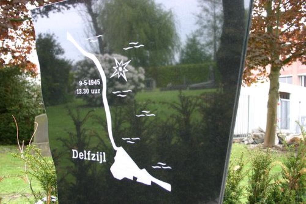 Monument Victims Motorvessel Joanna General Cemetery Delfzijl #3