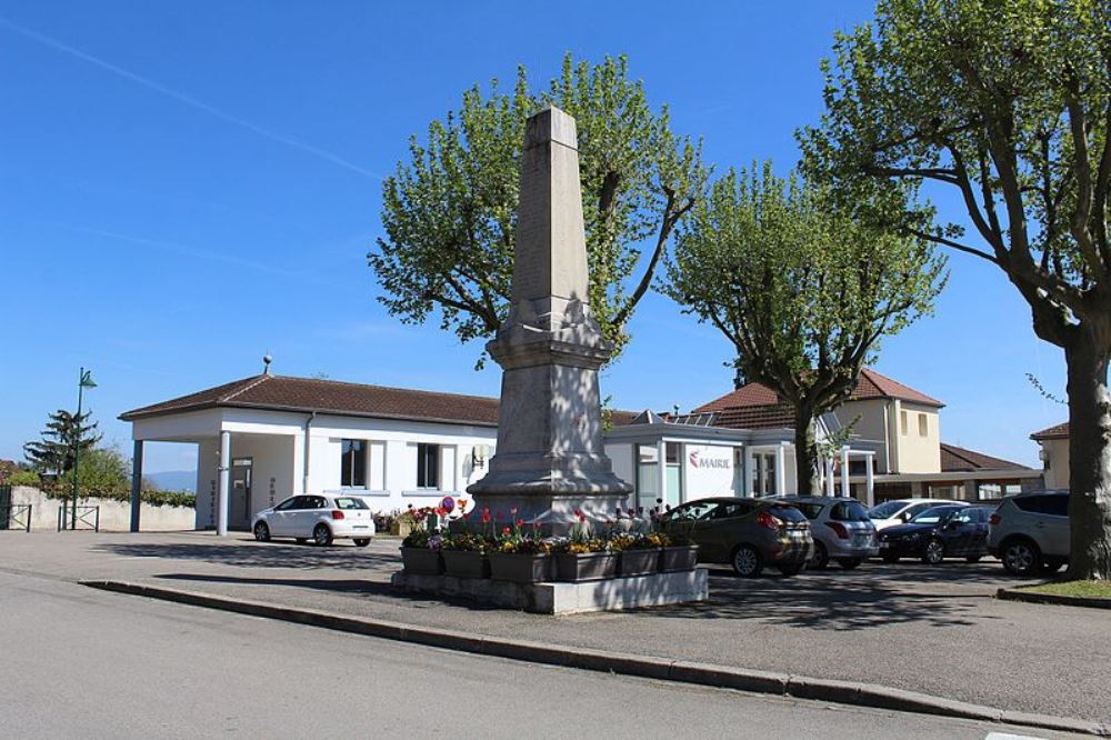 Oorlogsmonument Bourg-Saint-Christophe #1