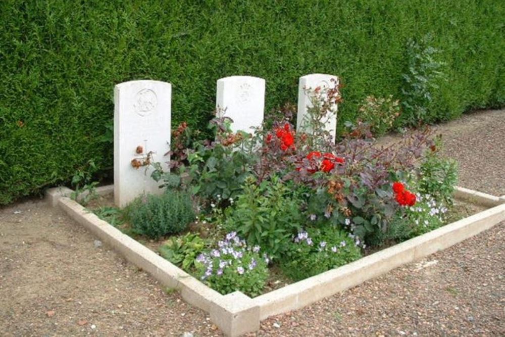 Commonwealth War Graves La Herlire #1