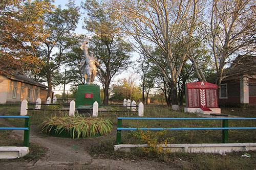 Mass Grave Russian Soldiers & War Memorial #1