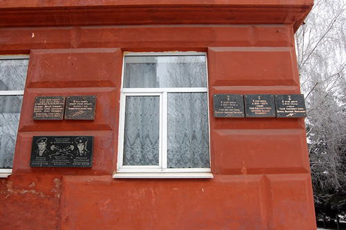 Monument Helden van de Sovjet-Unie School Nr. 4