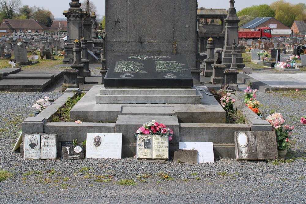 Oorlogsmonument Gesneuvelden 1940-1945 Begraafplaats Binche #2