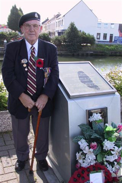 Memorial Suffolk Liberators City Bridge Weert #5