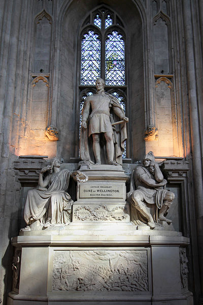 Statues Guildhall London #2