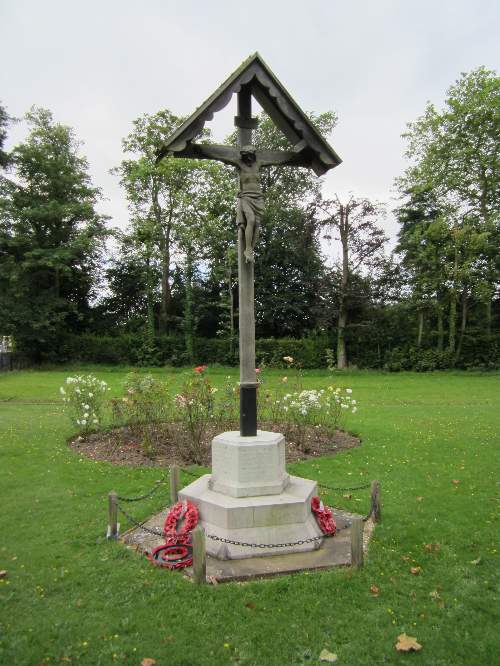 Oorlogsmonument Roffey #1