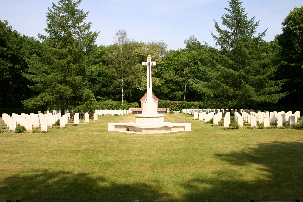 Commonwealth War Cemetery Overloon #1