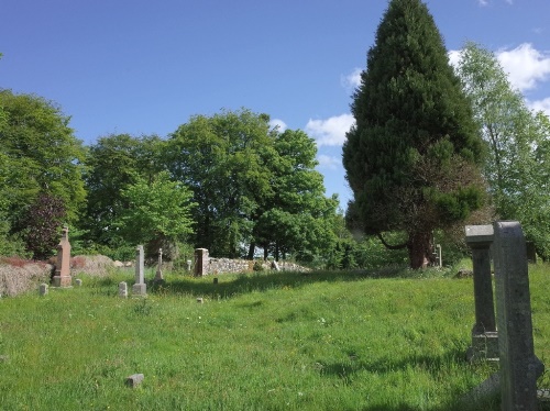 Commonwealth War Graves Arngask Parish Churchyard