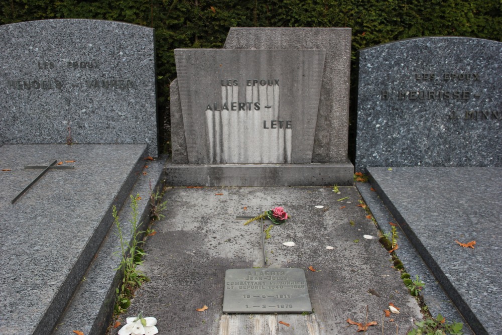 Belgische Graven Oudstrijders Braine-lAlleud Begraafplaats Foriest #3
