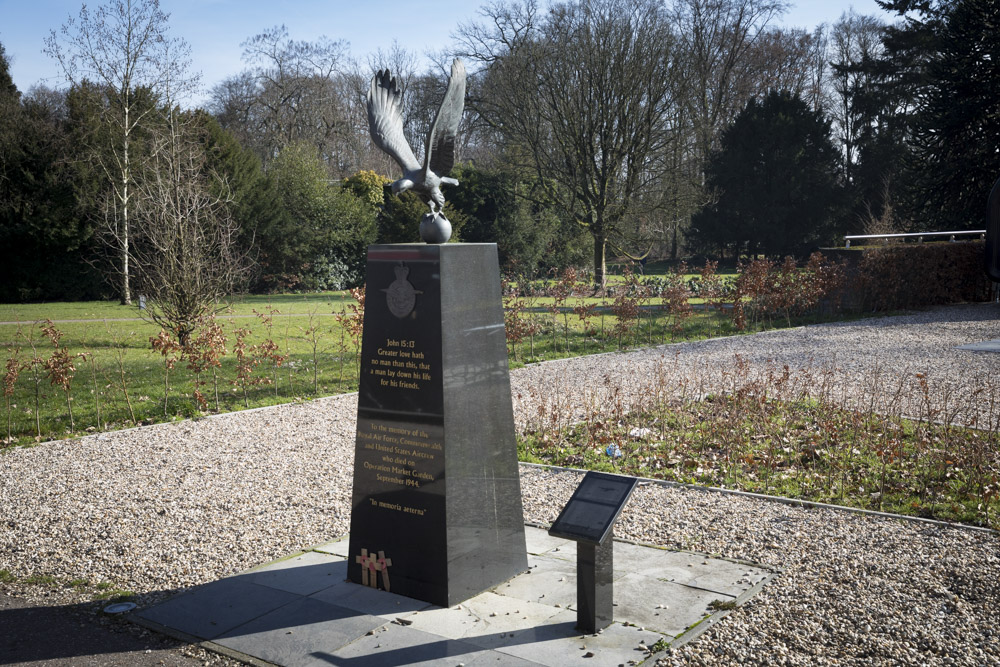 Monument Aircrew Arnhem