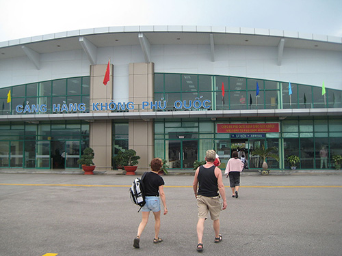Duong Dong Airport