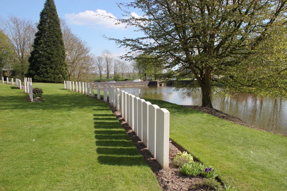 Commonwealth War Cemetery Ramparts (Lille Gate) #2