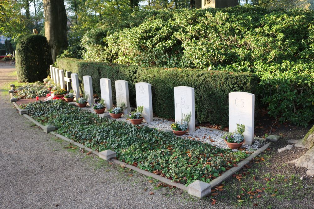 Oorlogsgraven van het Gemenebest Rooms Katholiek Kerkhof Sint-Oedenrode #1