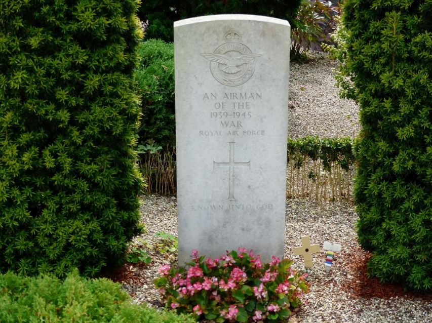 Commonwealth War Grave Bostrup Churchyard #1