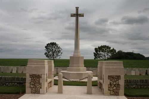 Commonwealth War Cemetery Raperie
