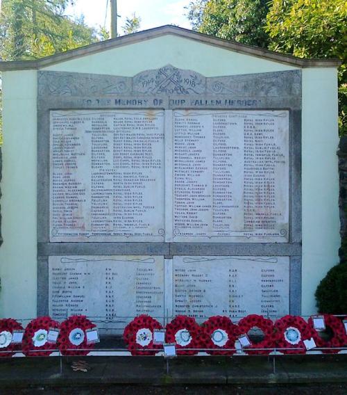 Oorlogsmonument Gilford #2