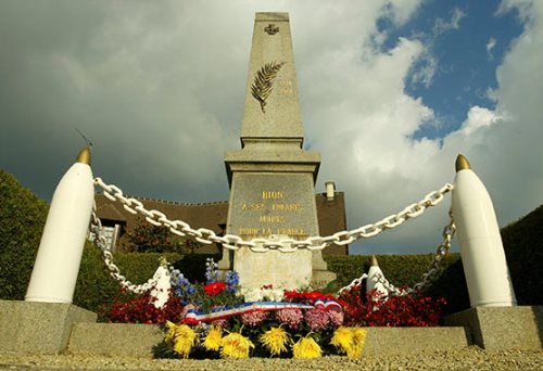 Oorlogsmonument Bion #1