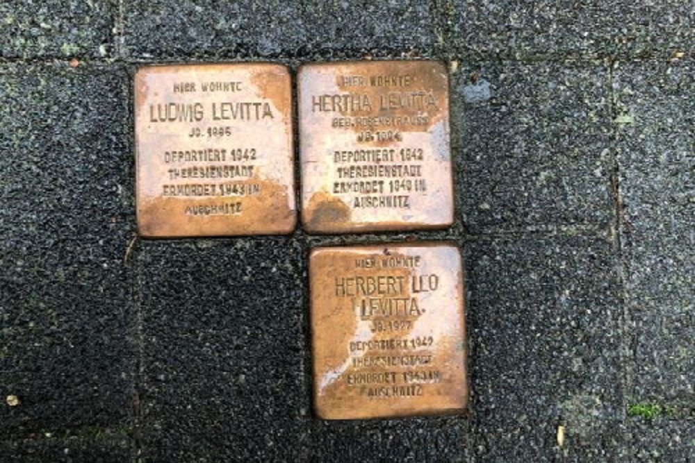 Stolpersteine Adolfsallee 26 #1