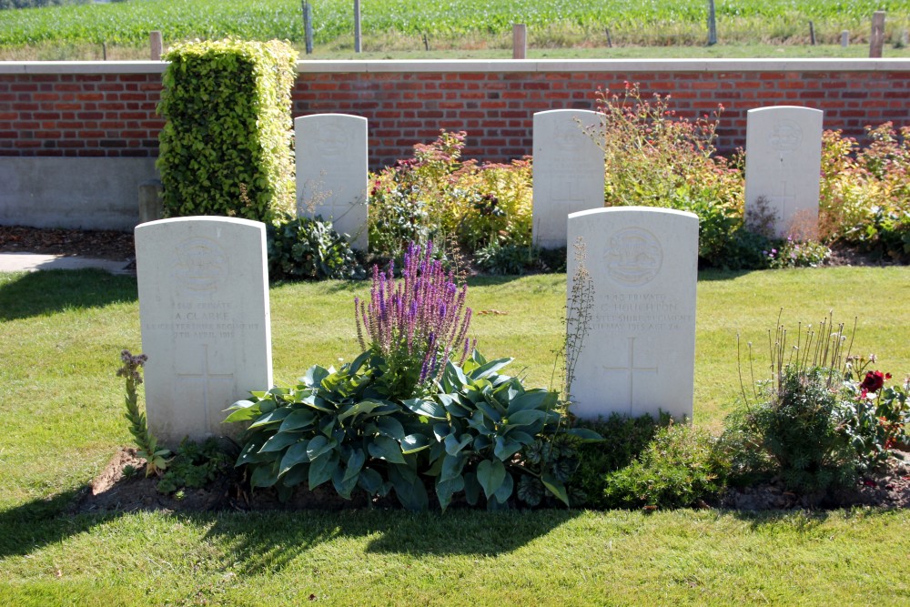 Commonwealth War Cemetery Packhorse Farm Shrine #5