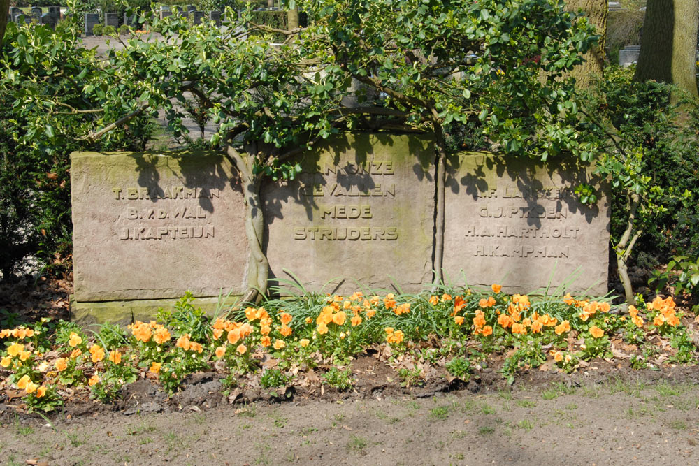 Dutch War Graves Municipal Cemetery Hellendoorn #1