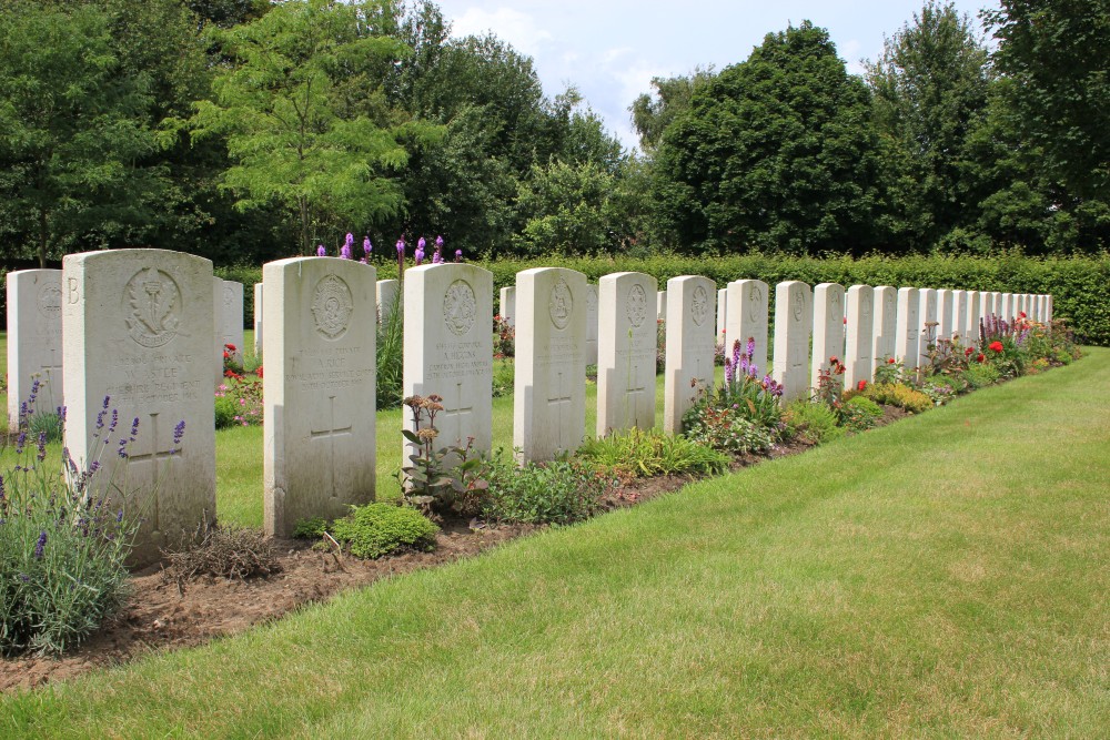 Commonwealth War Cemetery Moorseele #5