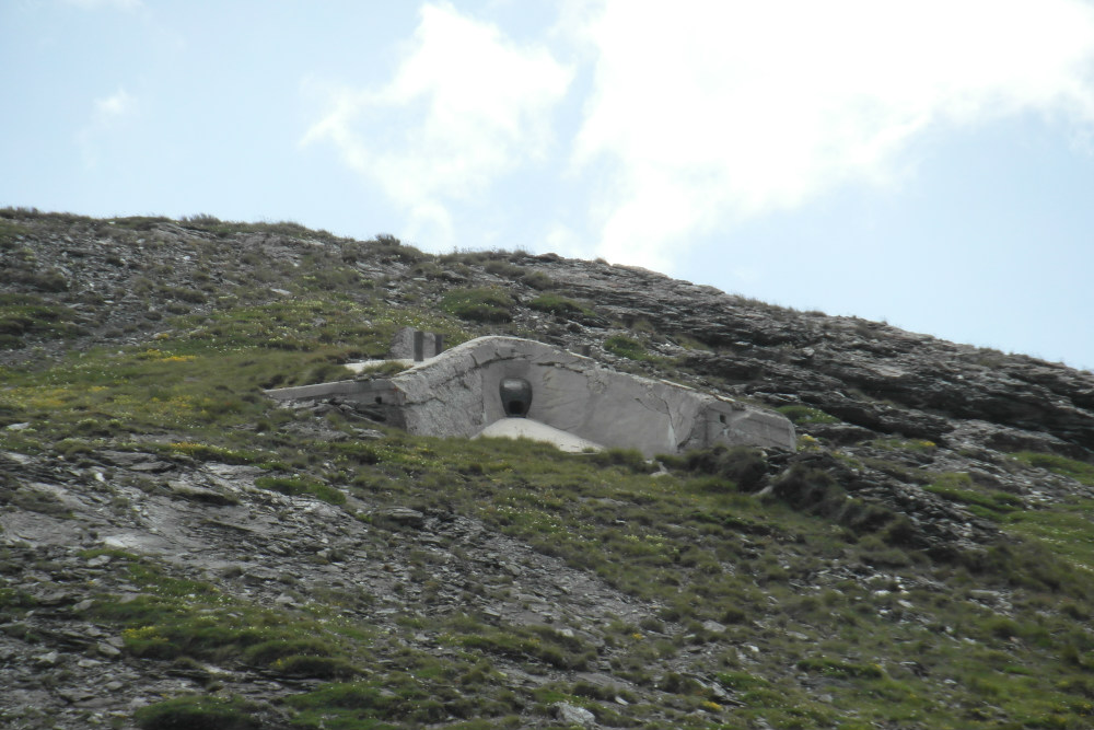 Artillery Strong point B5 (under Pattacroce Fort)