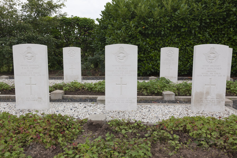 Commonwealth War Graves General Cemetery Wichmond #4