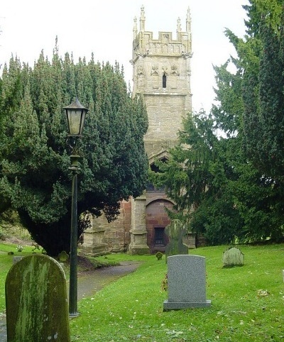 Commonwealth War Graves St Kenelm Churchyard