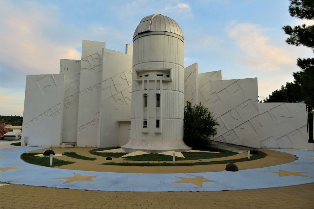 Oorlogsmonument Makarska #1