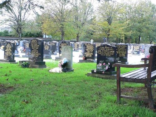 Commonwealth War Graves Holy Trinity Churchyard