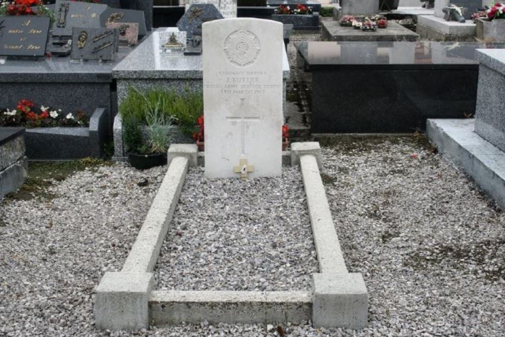 Commonwealth War Graves Tingry